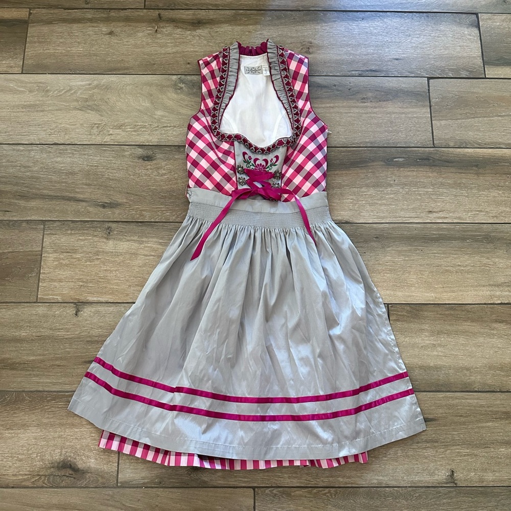 Oktoberfest outfit women’s dirndl Landhaus